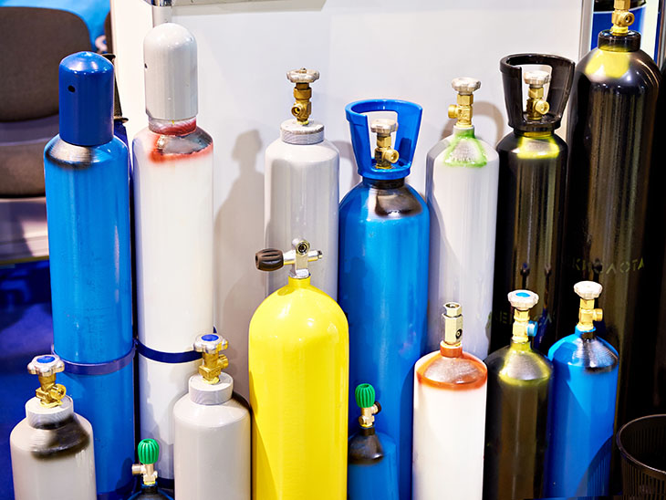 Gas cylinders of different sizes all lined up